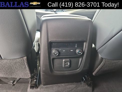 Used 2022 Buick Enclave Essence w/ Sport Touring Edition FWD image 22