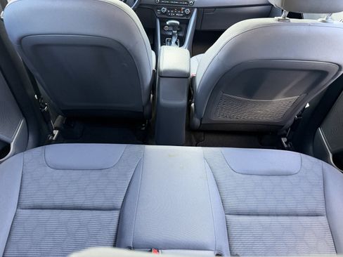 Used 2022 Kia Niro LXS FWD image 16