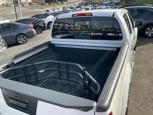 Used 2021 Nissan Frontier SV w/ Midnight Edition Floor Mats image 81