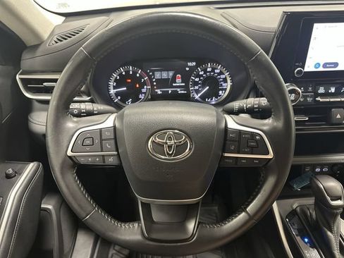 Used 2023 Toyota Highlander LE FWD image 13