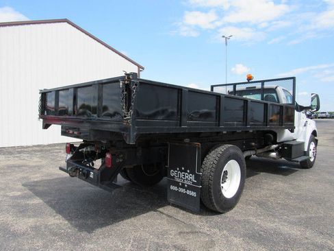 Used 2022 Ford F750 2WD Regular Cab Super Duty image 3