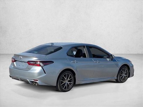 Used 2024 Toyota Camry SE image 5