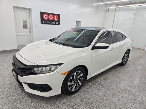 Used 2017 Honda Civic EX image 4