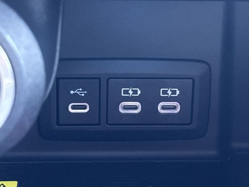 Used 2023 Toyota Venza LE image 35