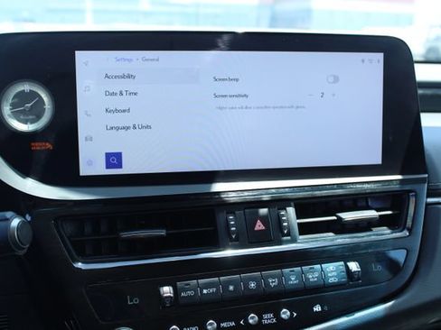 Used 2025 Lexus ES 300h w/ Premium Package FWD image 22