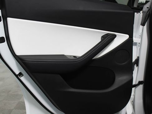 Used 2020 Tesla Model Y Long Range image 20