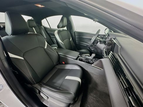 Used 2025 Toyota Camry SE image 31