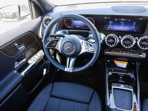 New 2026 Mercedes-Benz GLB 250 image 14