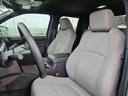 Certified 2025 Toyota Tacoma SR5 AWD/4WD image 15