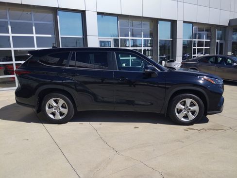 Certified 2024 Toyota Highlander LE image 10