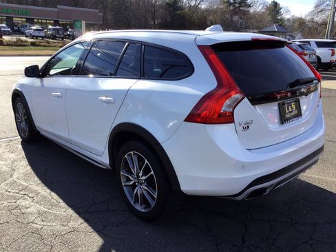 Used 2015 Volvo V60 T5 Cross Country image 7