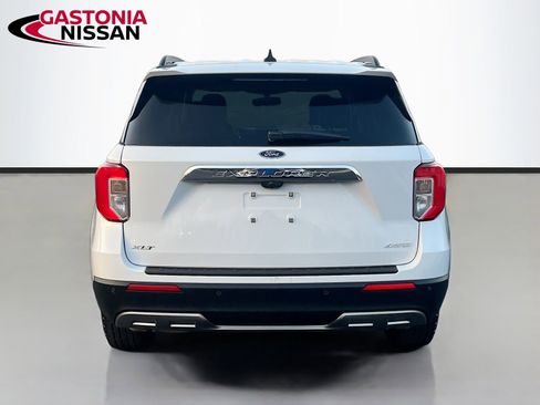 Used 2022 Ford Explorer XLT w/ Equipment Group 202A image 7