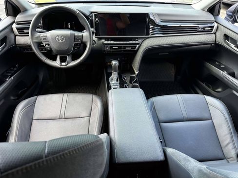 Used 2025 Toyota Camry XLE FWD image 17