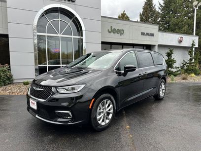 New 2026 Chrysler Pacifica Select
