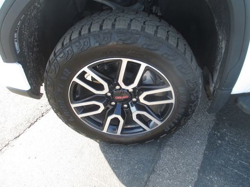 Used 2026 GMC Sierra 1500 AT4 w/ AT4 Premium Package AWD/4WD image 15