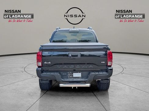 Used 2022 Toyota Tacoma Limited AWD/4WD image 6