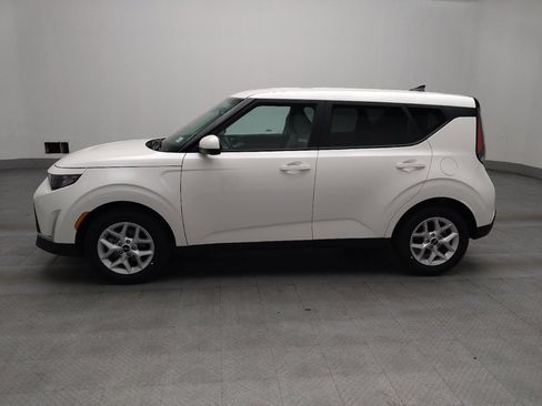 Used 2025 Kia Soul LX image 2