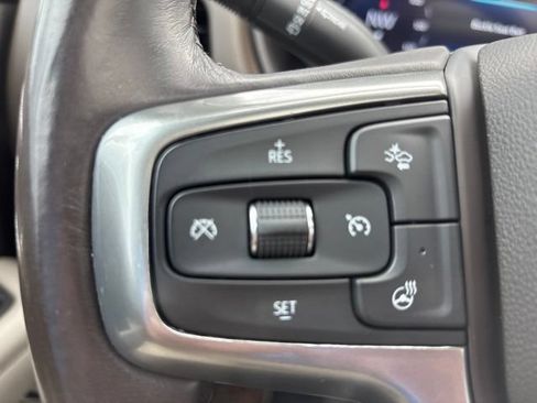 Used 2022 Chevrolet Suburban LT w/ Luxury Package RWD image 9
