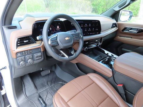 New 2026 Chevrolet Suburban High Country w/ Sun And Tow Package AWD/4WD image 24