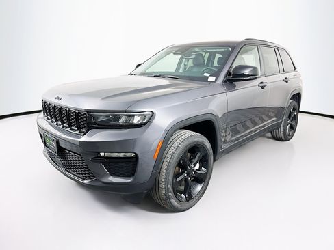 Used 2023 Jeep Grand Cherokee Limited w/ Black Appearance Package image 3