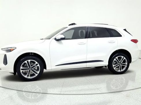 Used 2025 Audi Q5 Premium AWD/4WD image 4