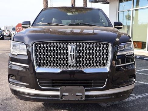 Used 2023 Lincoln Navigator Reserve AWD/4WD image 2