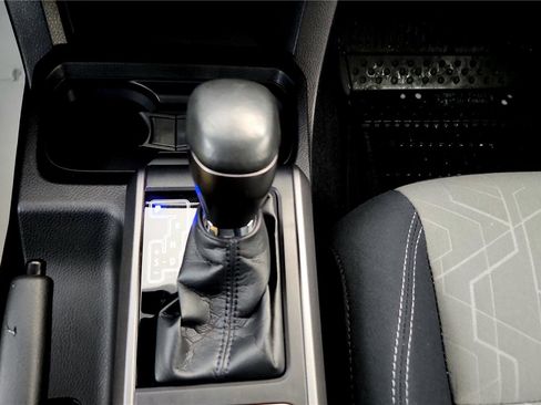 Certified 2021 Toyota Tacoma TRD Off-Road image 27