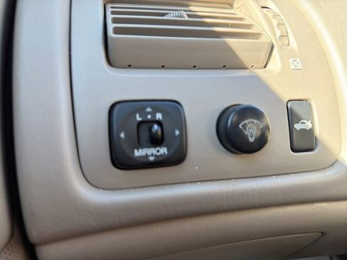 Used 2000 Toyota Avalon XLS image 23