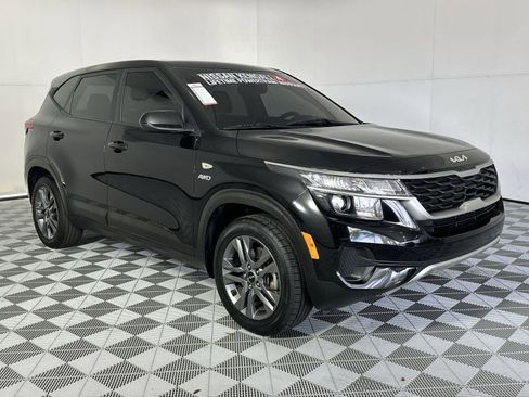 Used 2022 Kia Seltos LX AWD/4WD image 2