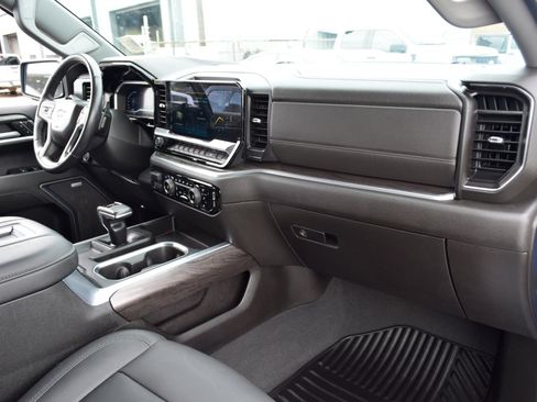 Used 2022 Chevrolet Silverado 1500 LTZ w/ LTZ Premium Package AWD/4WD image 23