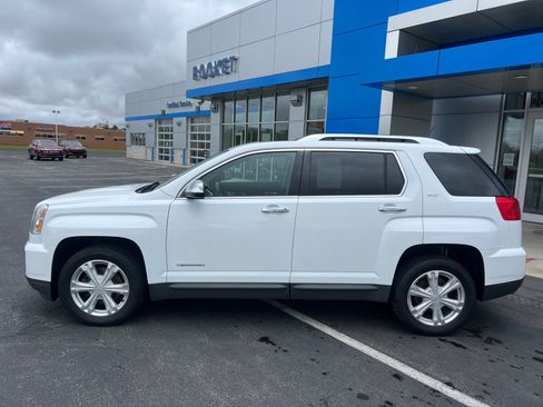 Used 2017 GMC Terrain SLT w/ Driver Alert Package I AWD/4WD image 2