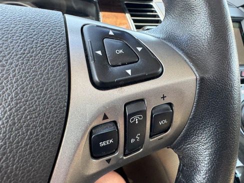 Used 2015 Ford Taurus Limited w/ Equipment Group 301A FWD image 19
