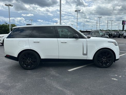 Used 2023 Land Rover Range Rover Autobiography image 4