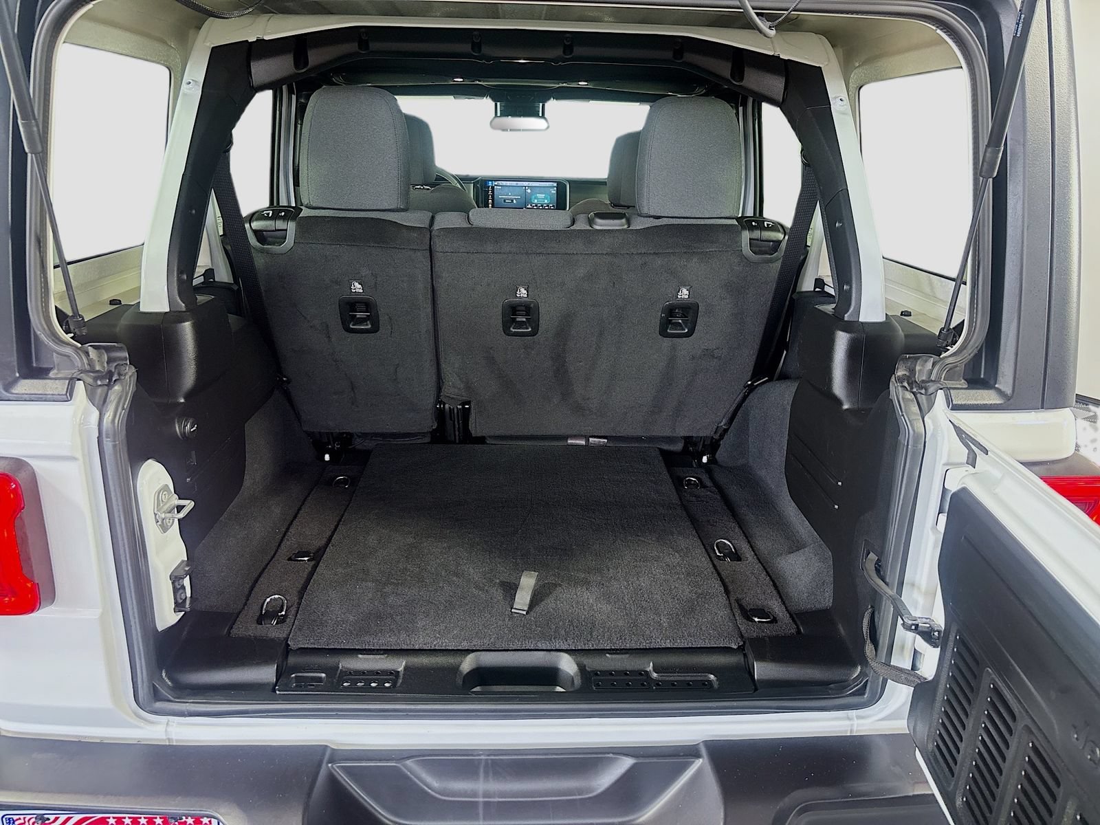 Used 2025 Jeep Wrangler Unlimited Rubicon AWD/4WD image 24