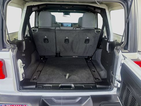 Used 2025 Jeep Wrangler Unlimited Rubicon AWD/4WD image 24