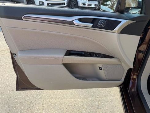 Used 2019 Ford Fusion SEL image 15