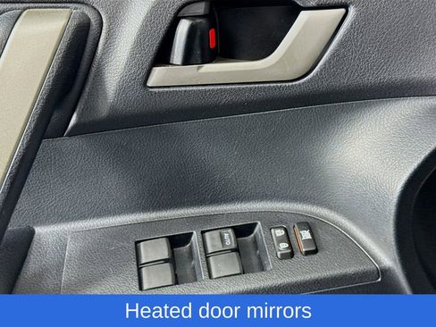 Used 2013 Toyota Highlander SE image 23