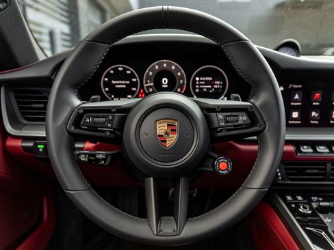 Used 2025 Porsche 911 Carrera w/ Premium Package image 29