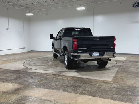 Used 2022 Chevrolet Silverado 2500 LT w/ Convenience Package image 7