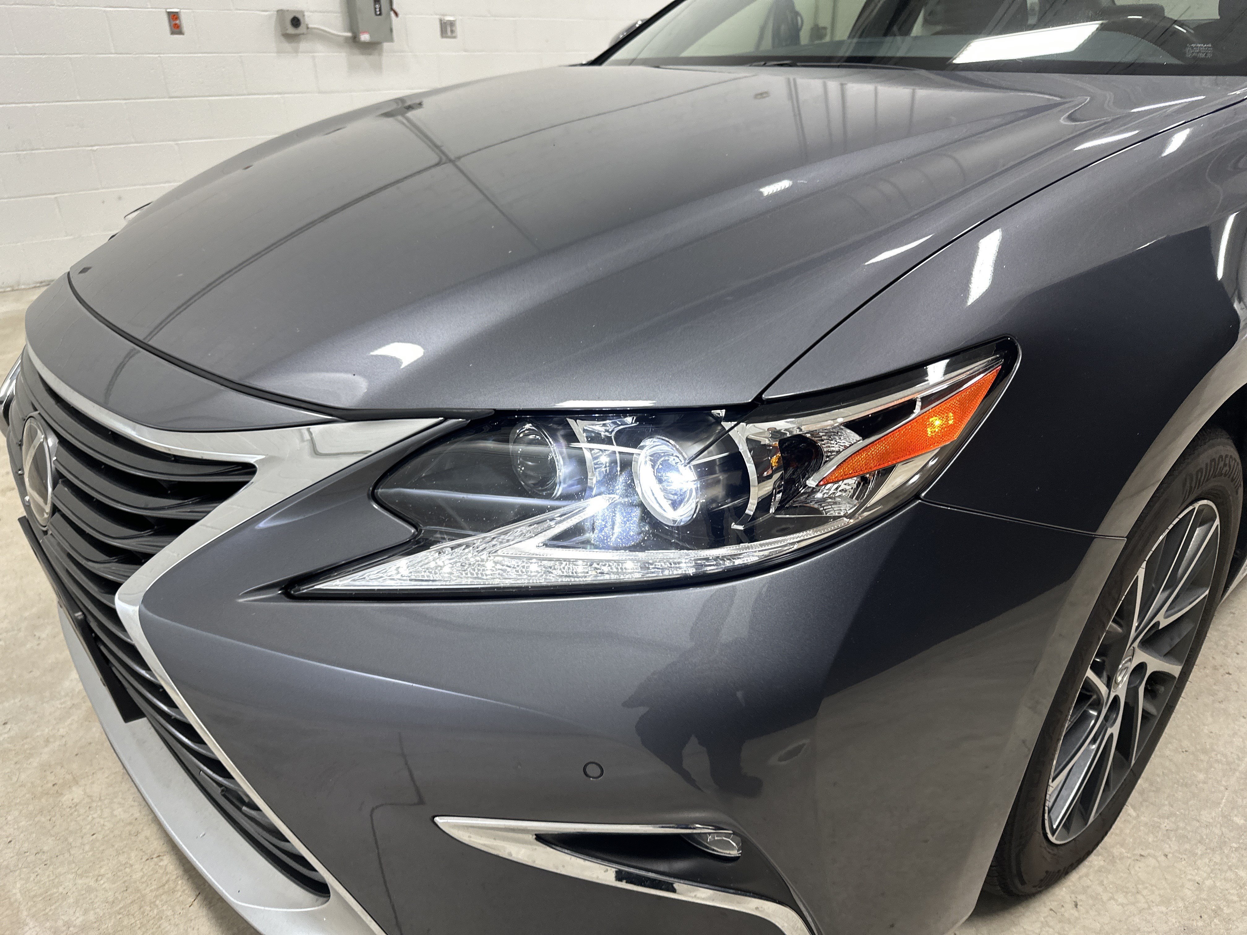 Used 2017 Lexus ES 350 w/ Luxury Package FWD image 6