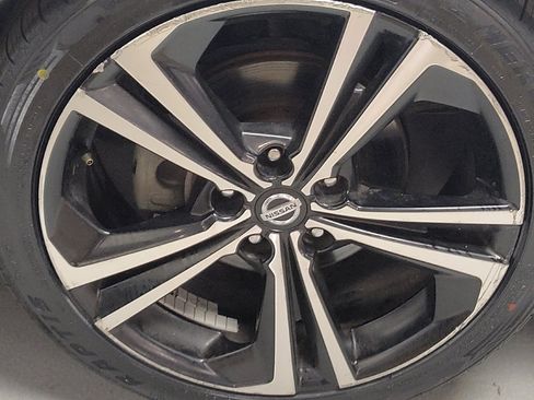 Used 2022 Nissan Sentra SR w/ SR Premium Package FWD image 31