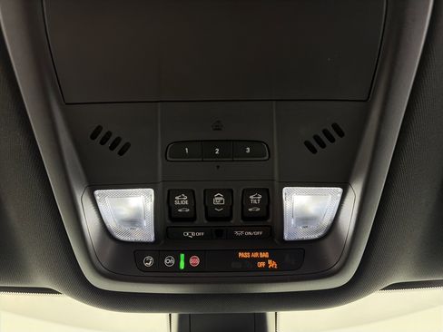 Used 2022 Buick Enclave Avenir w/ Avenir Technology Package AWD/4WD image 37