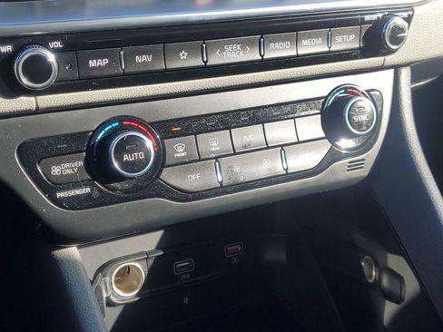 Used 2022 Kia Niro EX Premium image 28