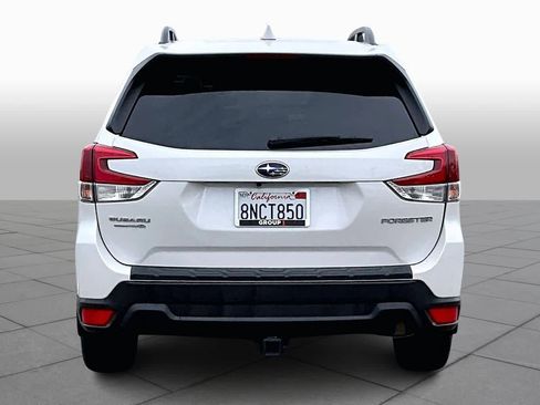 Used 2020 Subaru Forester Premium image 4