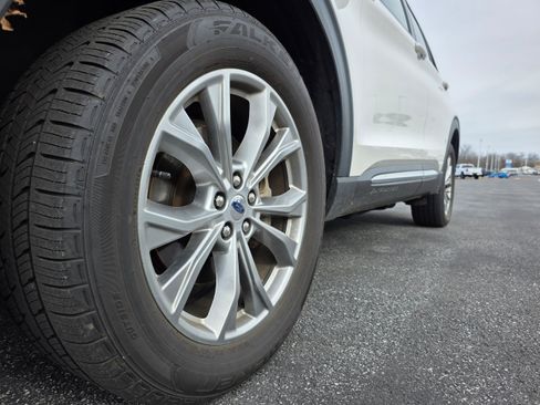 Certified 2022 Ford Explorer XLT w/ Equipment Group 202A image 22