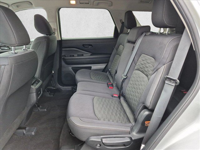 Used 2025 Nissan Pathfinder S AWD/4WD image 17