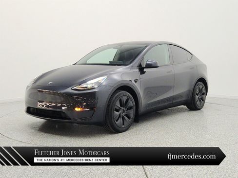 Used 2024 Tesla Model Y Long Range AWD/4WD image 1