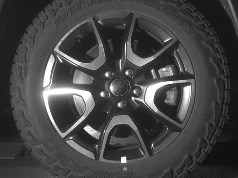 Used 2025 Jeep Compass Trailhawk AWD/4WD image 13