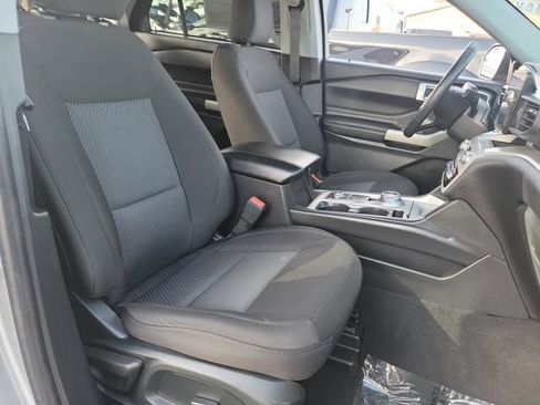 Used 2023 Ford Explorer XLT AWD/4WD image 24