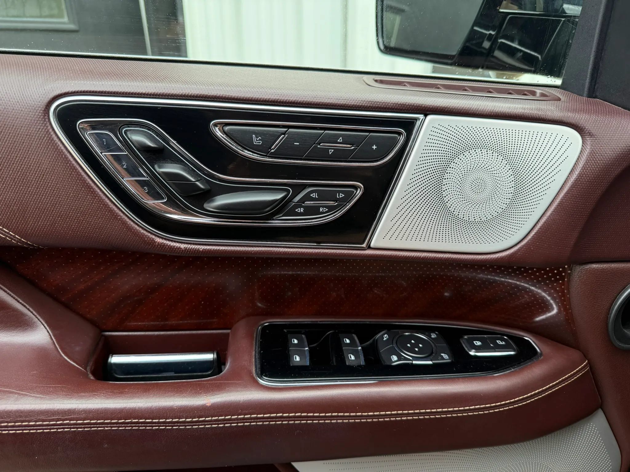Used 2018 Lincoln Navigator L Black Label AWD/4WD image 24